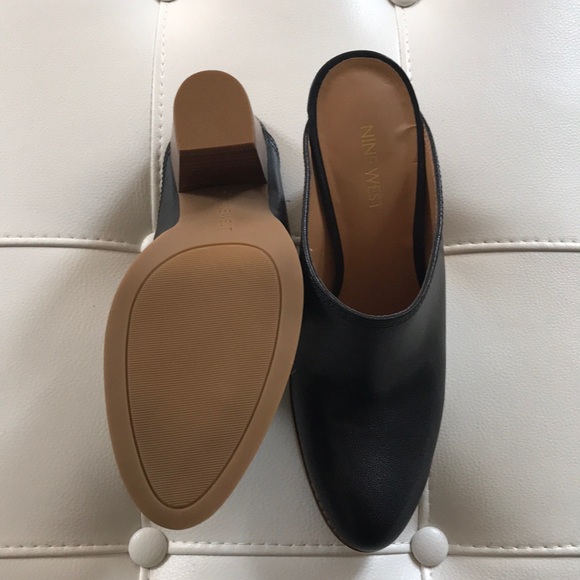 Nine West Slip on Clogs - Picture 2 of 3